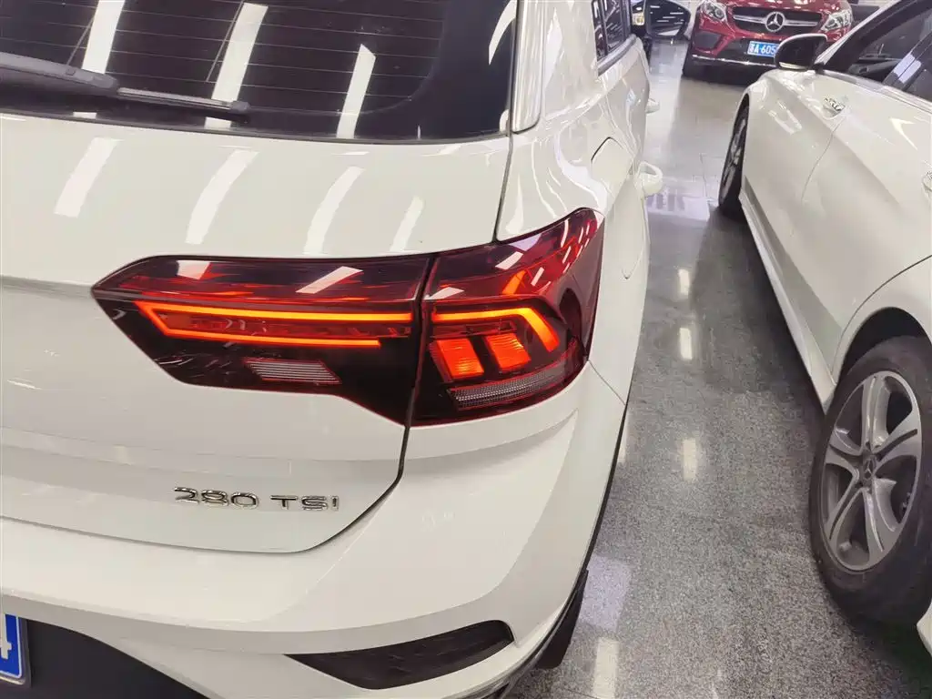 VOLKSWAGEN T-ROC EXPLORING SONGS