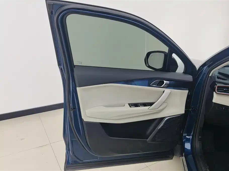 Lynk & Co 06 2020 1.5T Halo фото 7