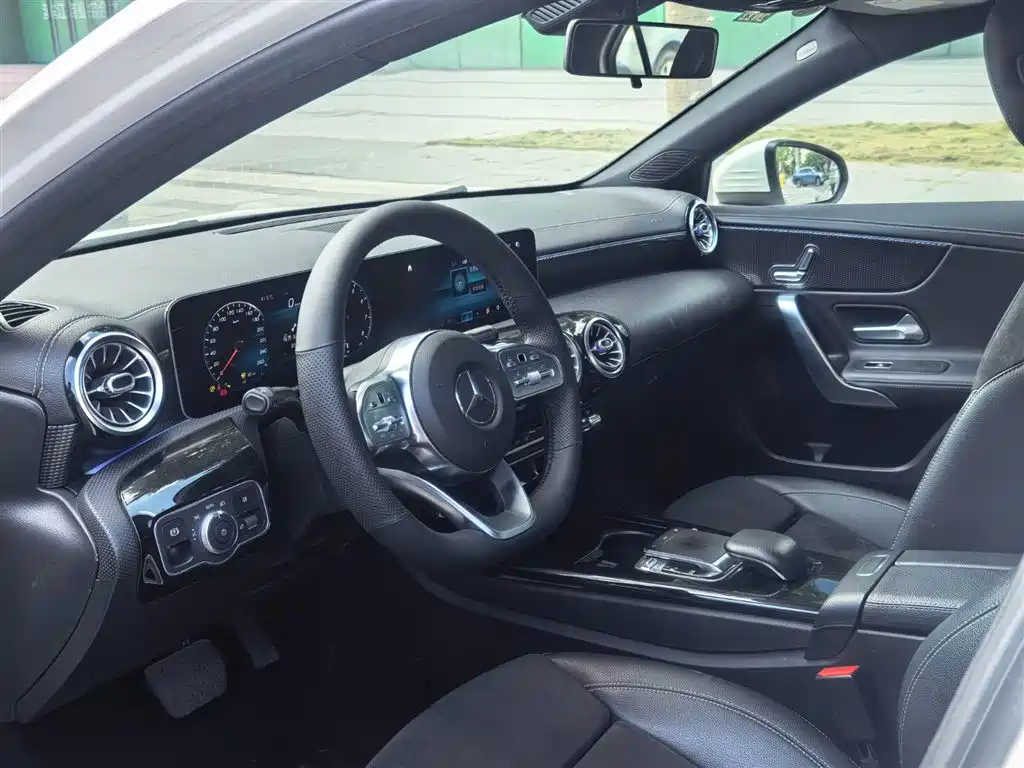 Mercedes-Benz A-Class 2020 A 200 L Sport Sedan фото 5
