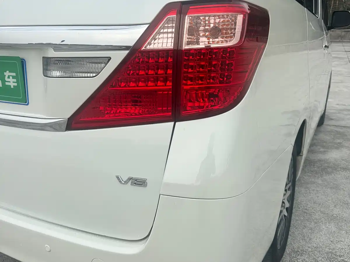 Toyota Alphard 2012 3.5L Luxury Edition фото 11