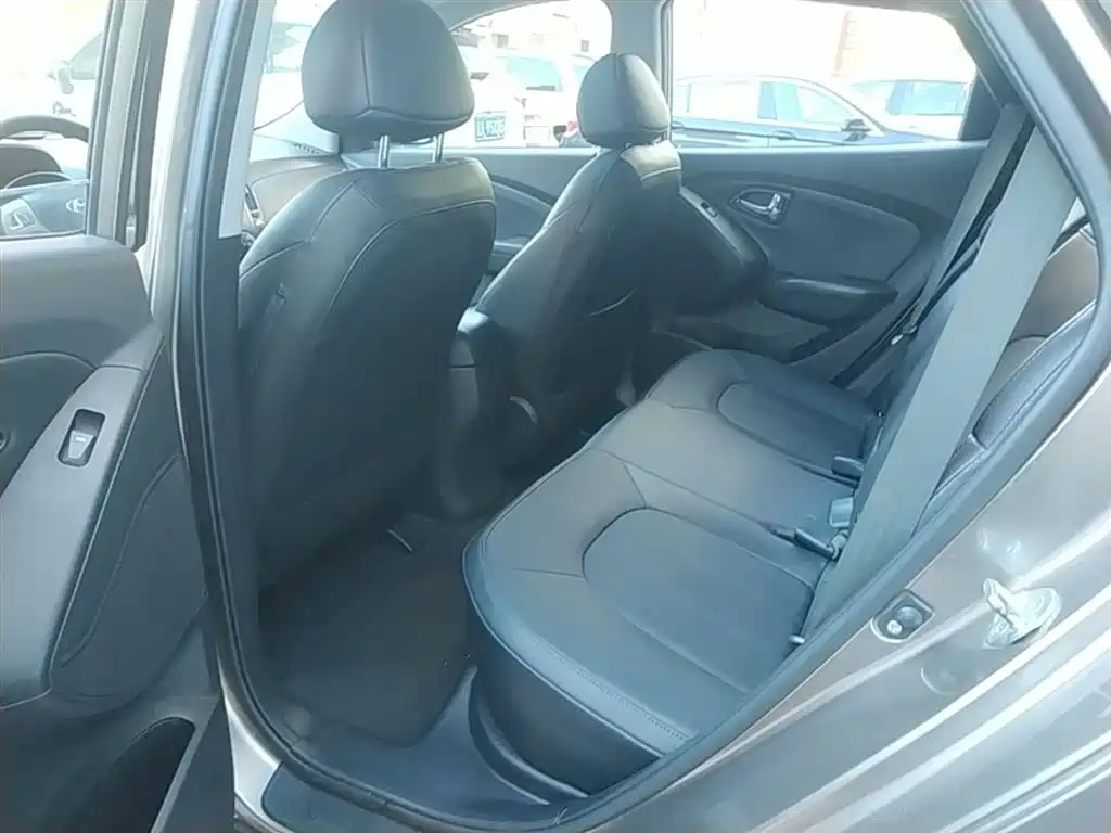 Hyundai Beijing Hyundai ix35 2015 2.0L Automatic 2WD Smart Type China IV фото 17