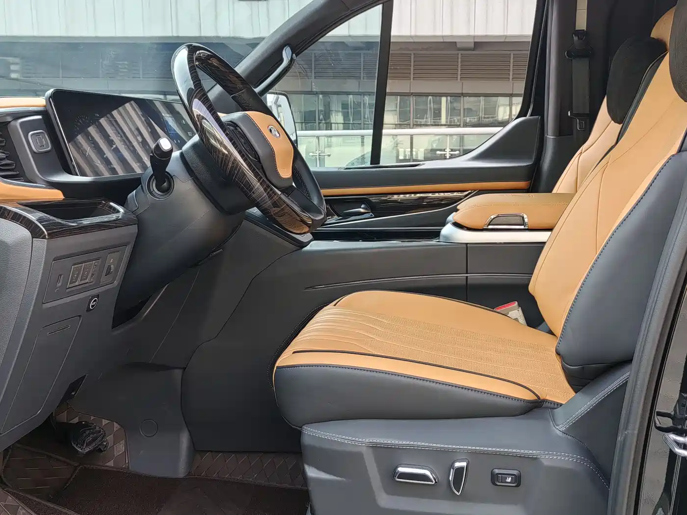Ford Tourneo 2024 Model 2.0T Auto Supreme Plus Edition фото 11