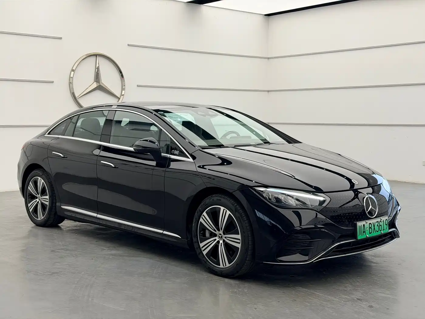 Mercedes-Benz EQE 2025 Model 500 4MATIC Luxury Edition фото 3