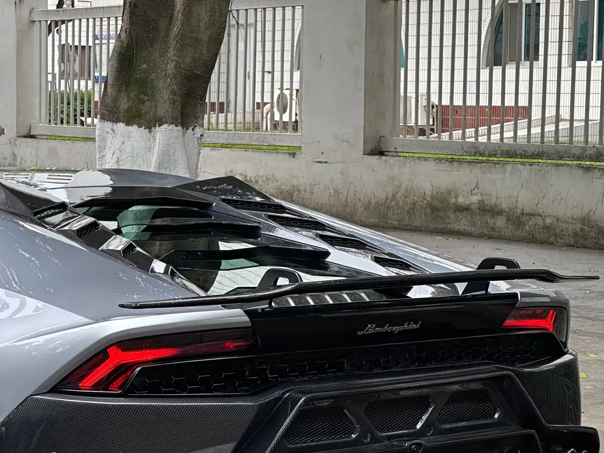 Lamborghini Huracán 2016 Huracán RWD Coupe фото 16