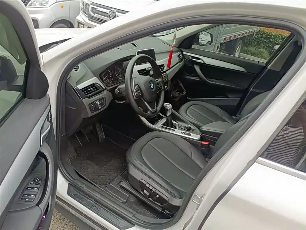BMW X1 2018 sDrive20Li Leading Model фото 16