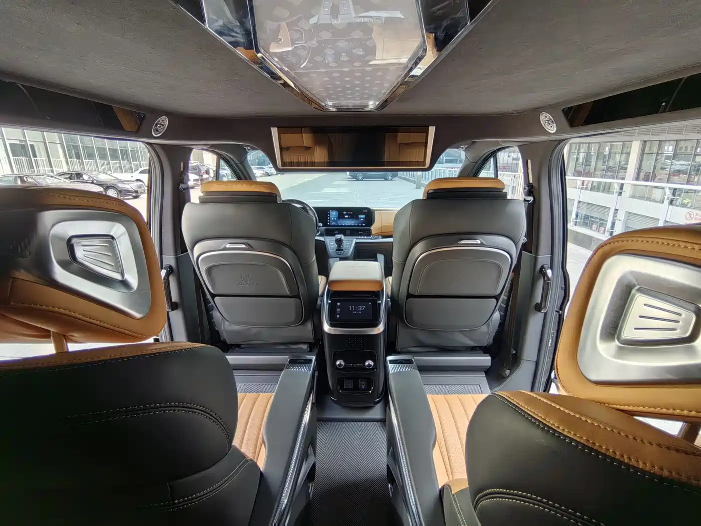 Ford Tourneo 2024 Model 2.0T Auto Supreme Plus Edition фото 21