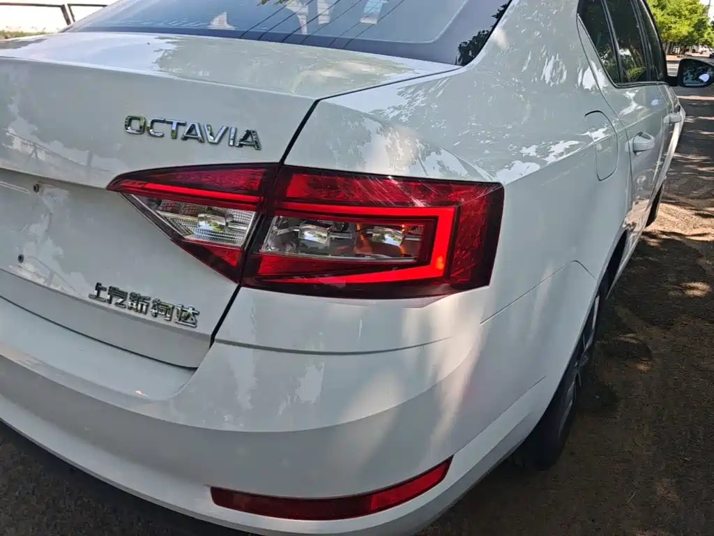 Photo 8 - Škoda Octavia
