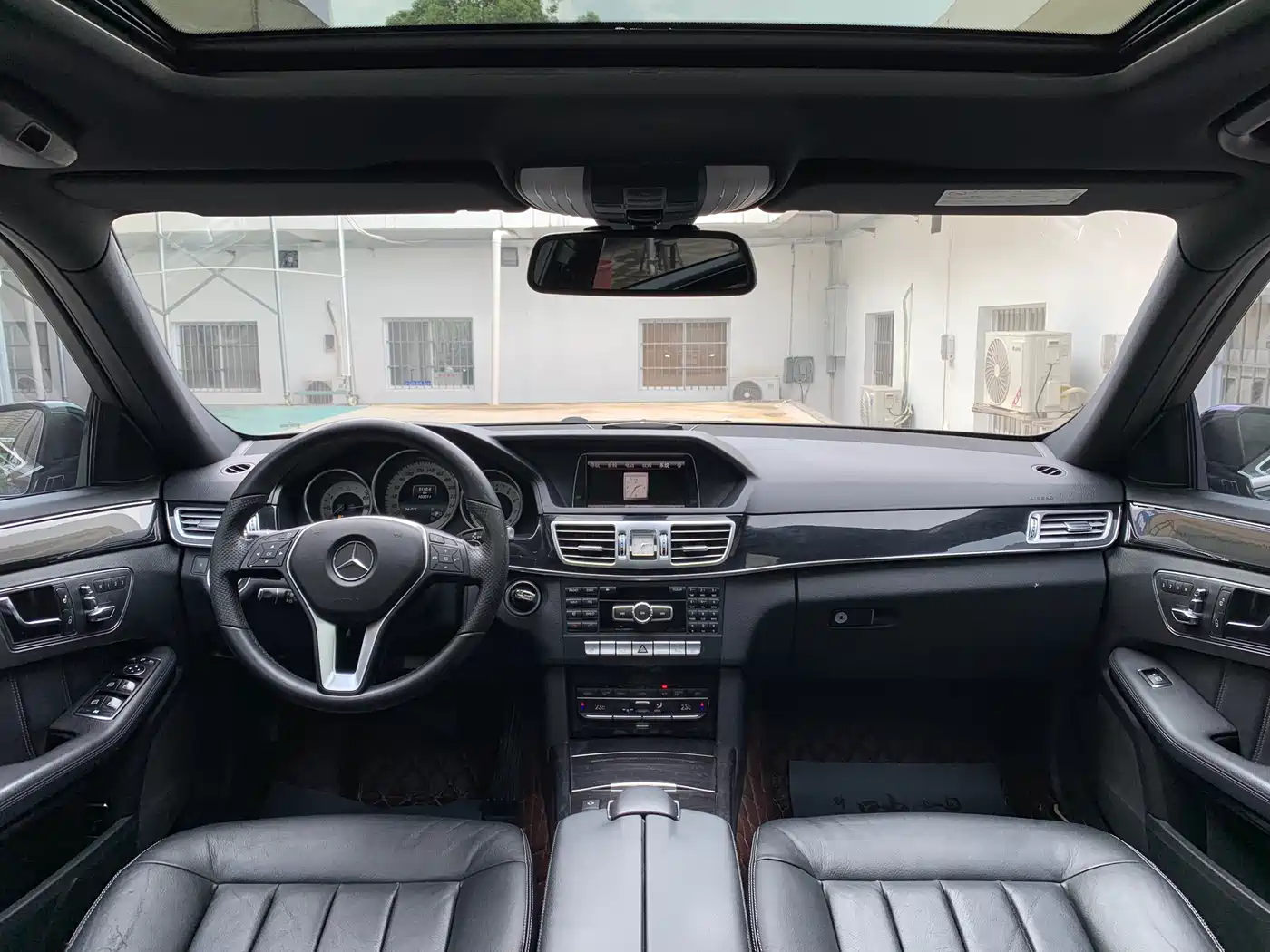 Фото 5 - Mercedes-Benz E-Class