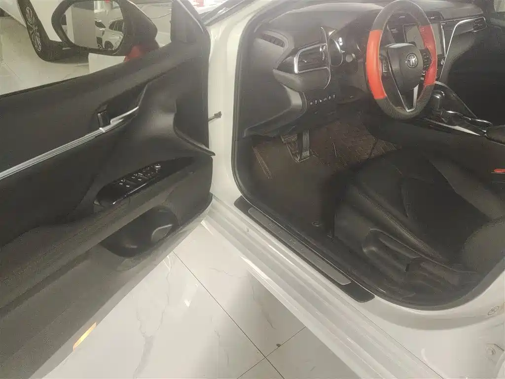 Toyota Camry 2018 2.0S Sport Edition фото 16