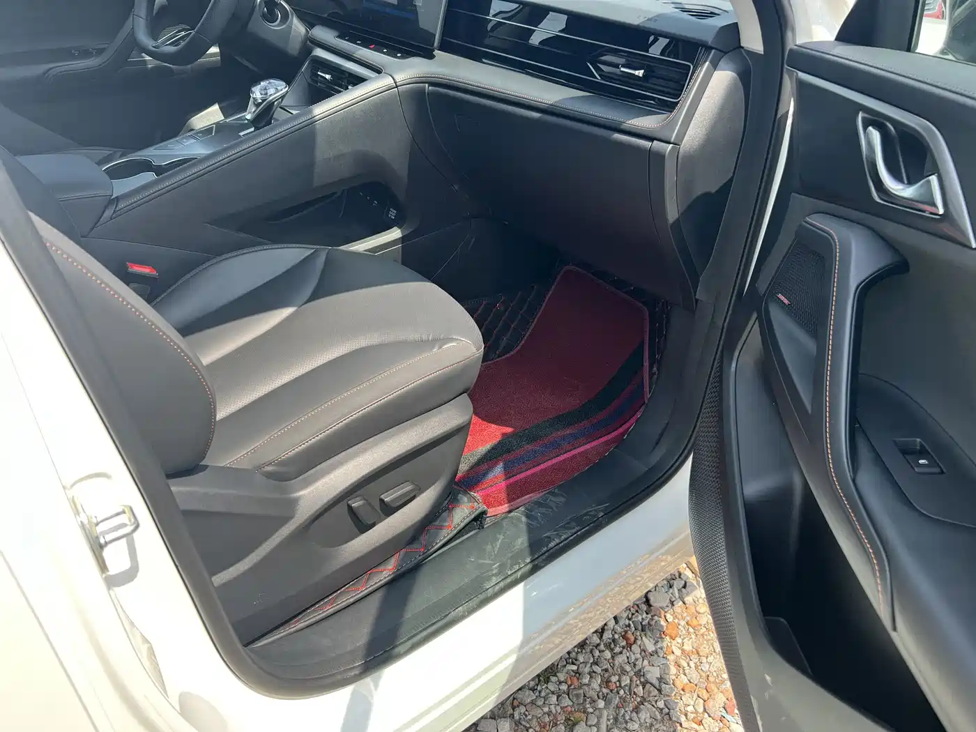 Фото 13 - Roewe RX5