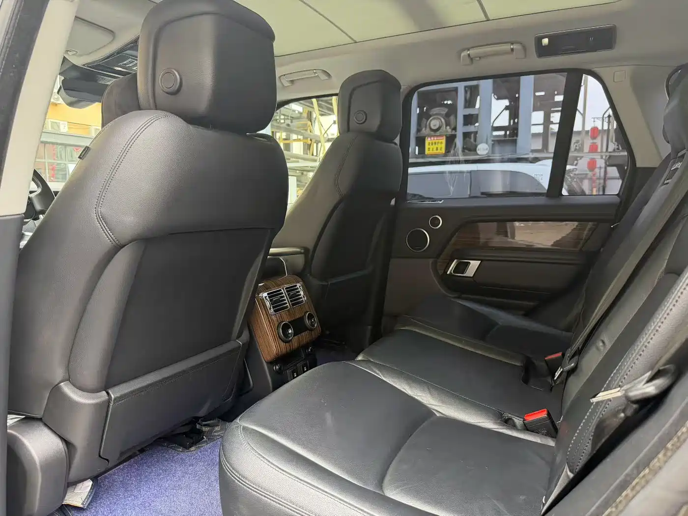 Land Rover Range Rover 2018 3.0 SC V6 Golden Age Edition фото 5