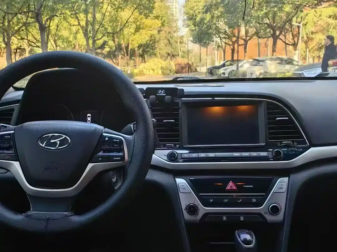 Hyundai Elantra 2016 Model 1.6L Automatic Smart Elite фото 6