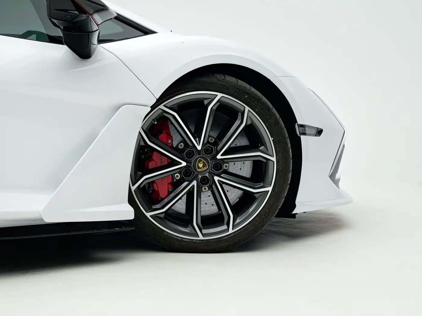 LAMBORGHINI REVUELTO