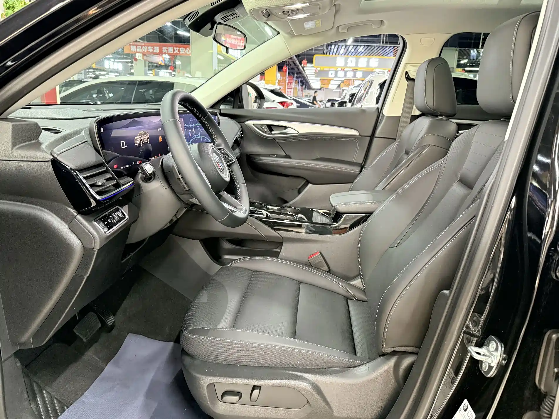 Photo 8 - Buick Envision S
