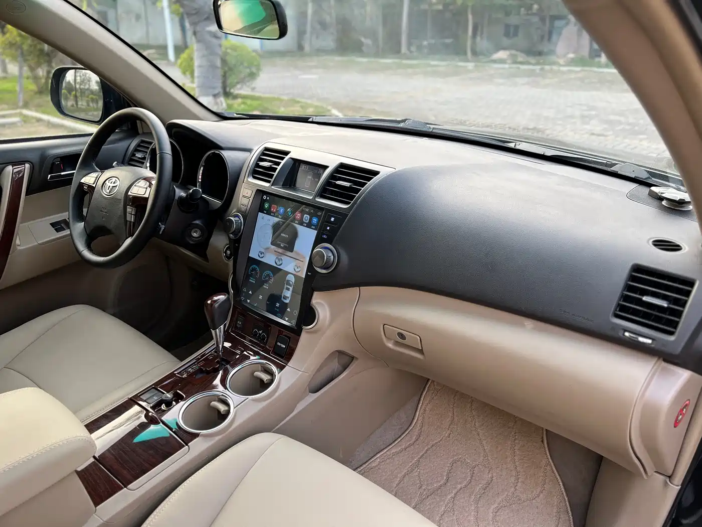 Toyota Highlander 2011 2.7L 2WD 7-seat Luxury Navigation фото 12