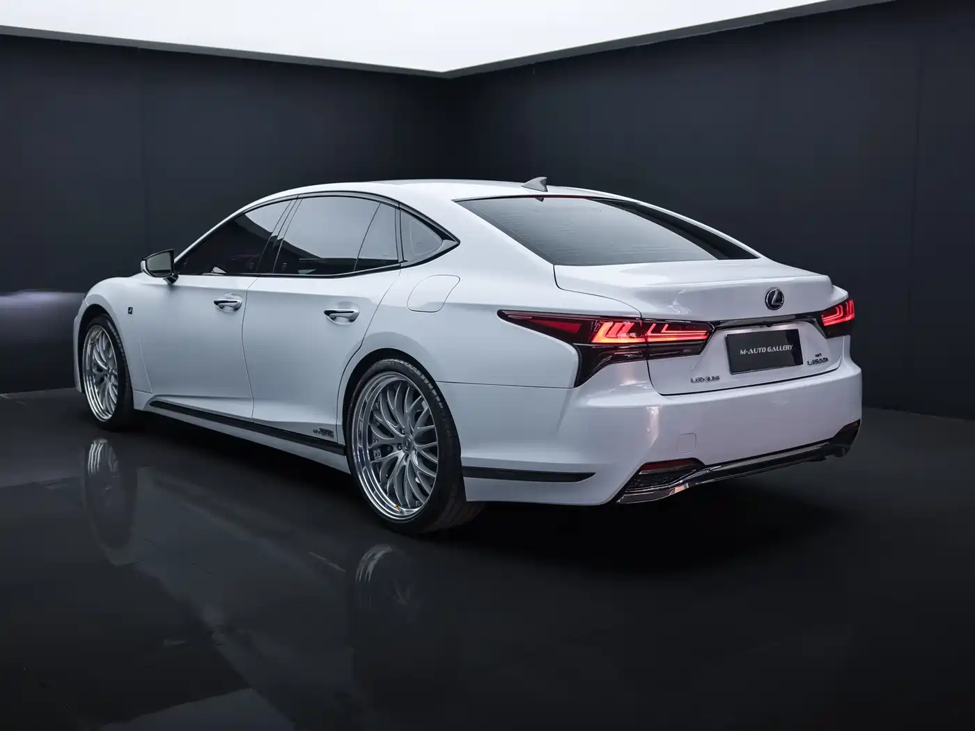 Lexus LS 2018 500h F SPORT China V фото 6