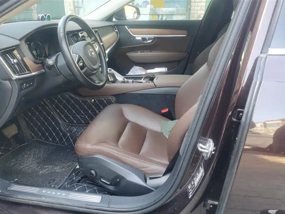 VOLVO S90 PLUG IN HYBRID