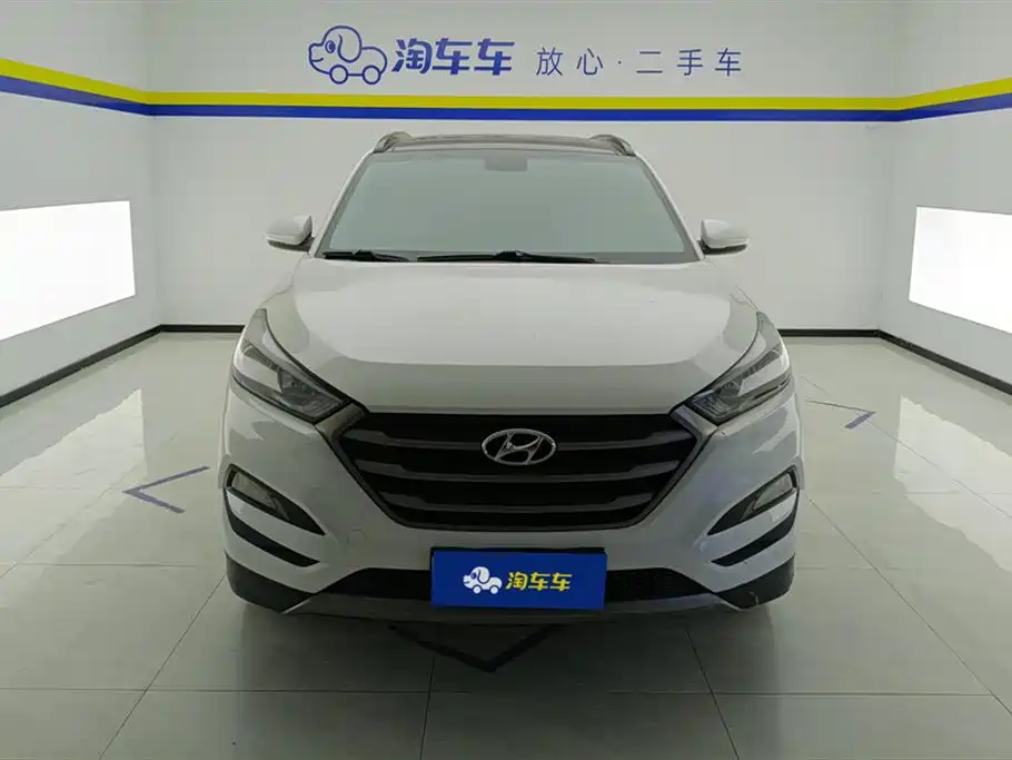 Hyundai Tucson 2015 2.0L Automatic 2WD Smart фото 2