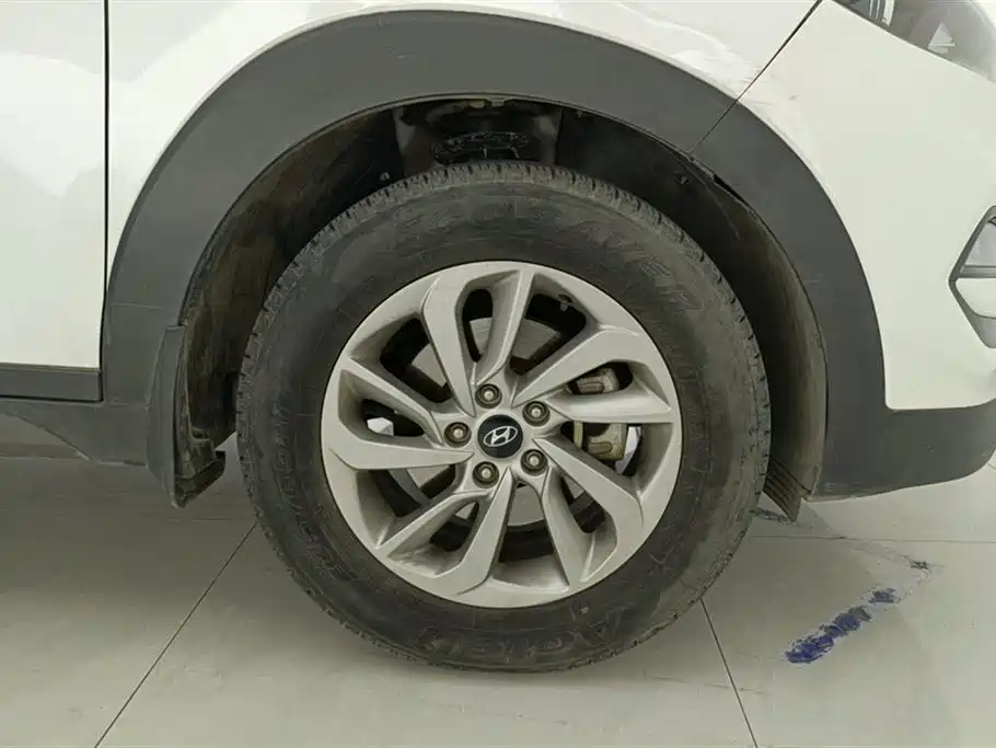 Hyundai Tucson 2015 2.0L Automatic 2WD Smart фото 6