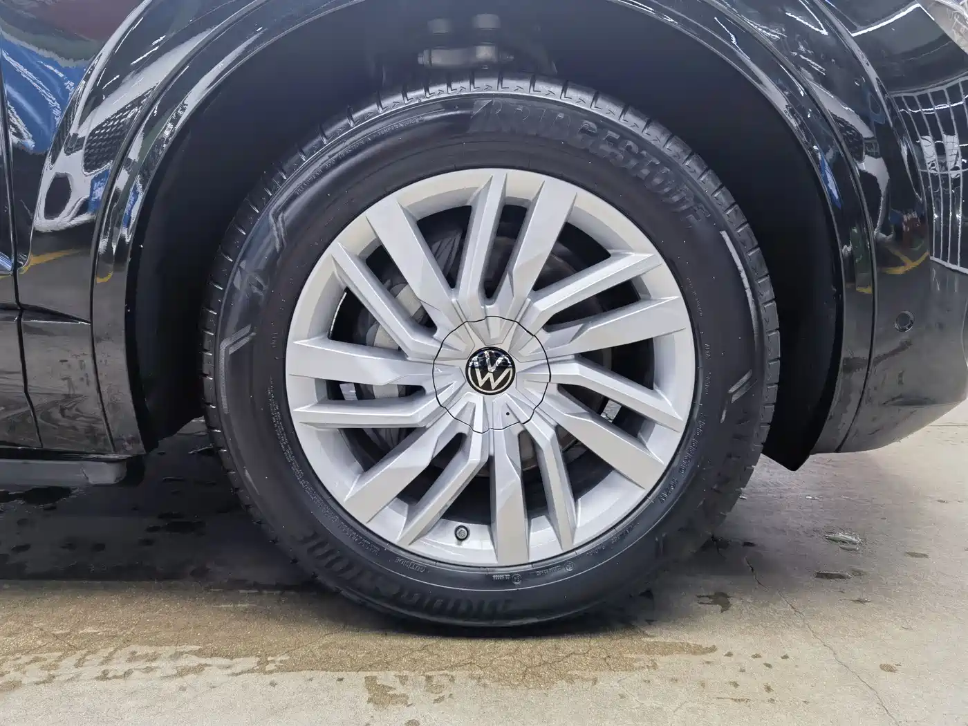 Volkswagen Touareg 2023 2.0TSI R-Line Edition фото 20