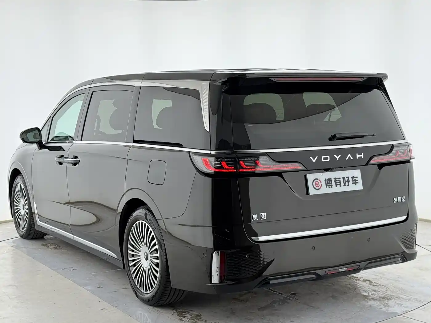 Voyah Auto Voyah Dreamer 2025 PHEV AWD Flagship Kunpeng Edition фото 10