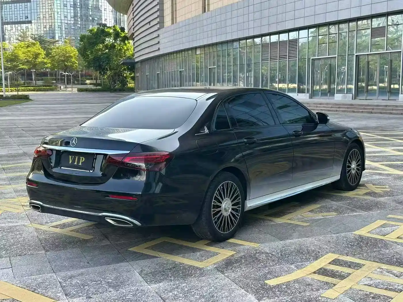 Mercedes-Benz E-Class 2016 E 300 L Sport Fashion Type фото 8