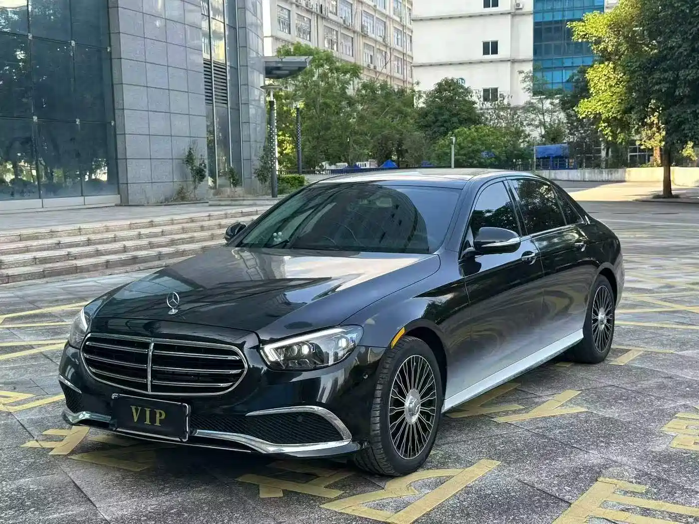 Mercedes-Benz E-Class 2016 E 300 L Sport Fashion Type фото 3