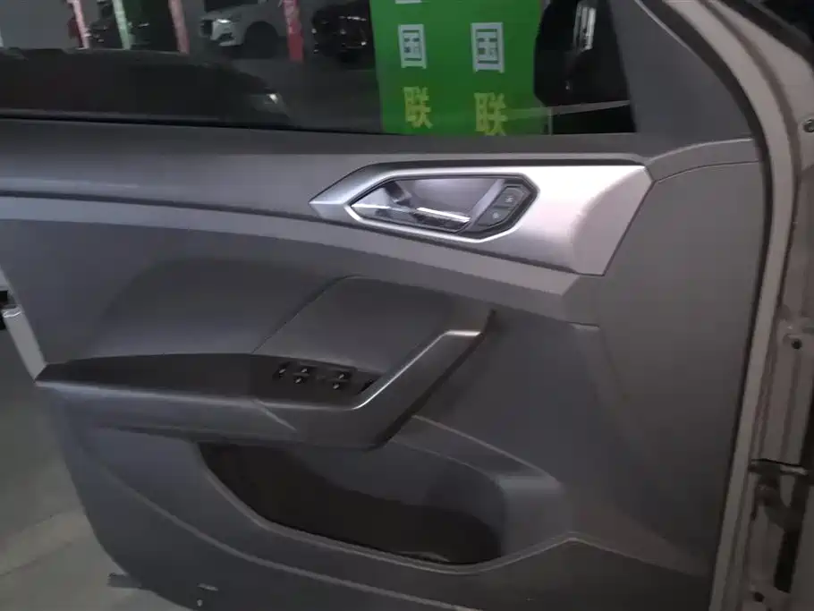 Volkswagen T-Cross 2019 1.5L Automatic Comfort Edition фото 7