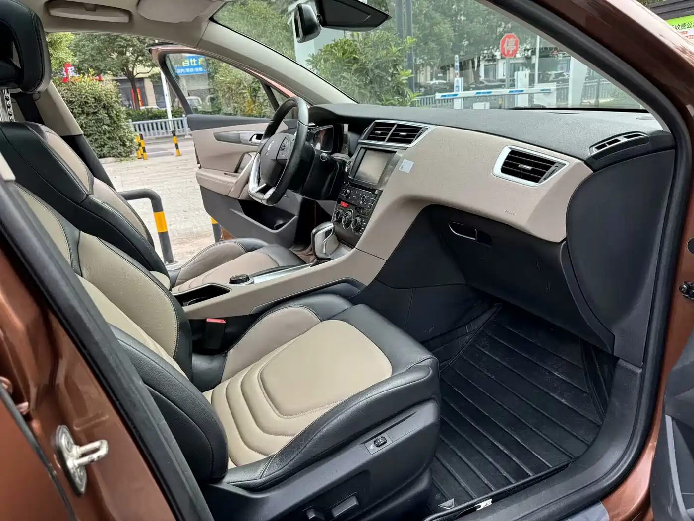 DS 6 2015 2014 1.6T Luxury Edition THP200