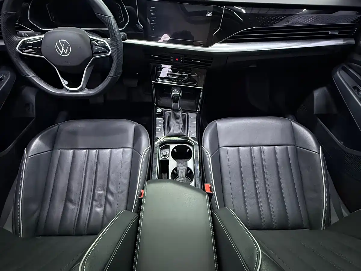 Volkswagen Passat 2023 280TSI Elite Edition фото 10