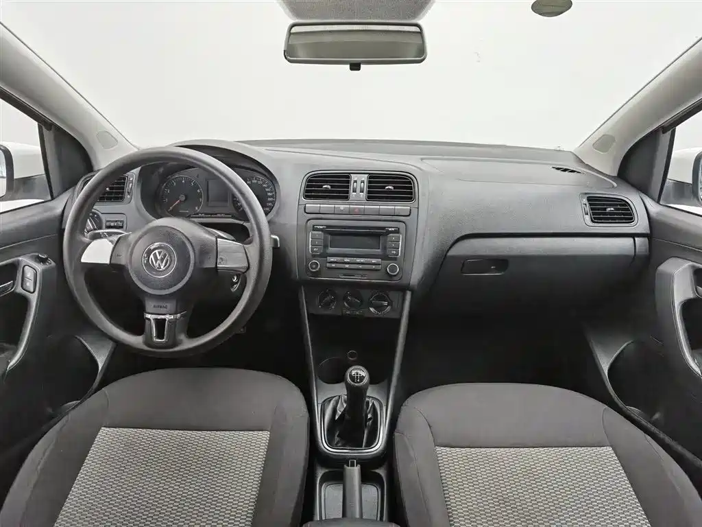 Volkswagen Polo 2013 1.4L Manual Trend Edition фото 5