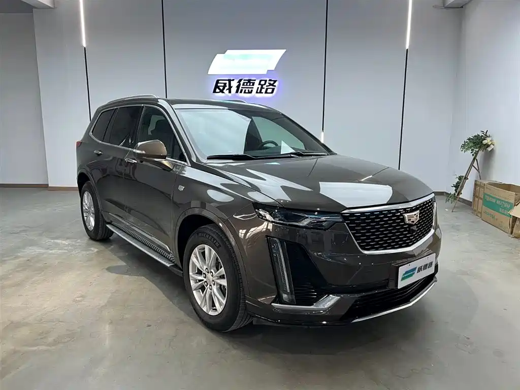 CADILLAC XT6