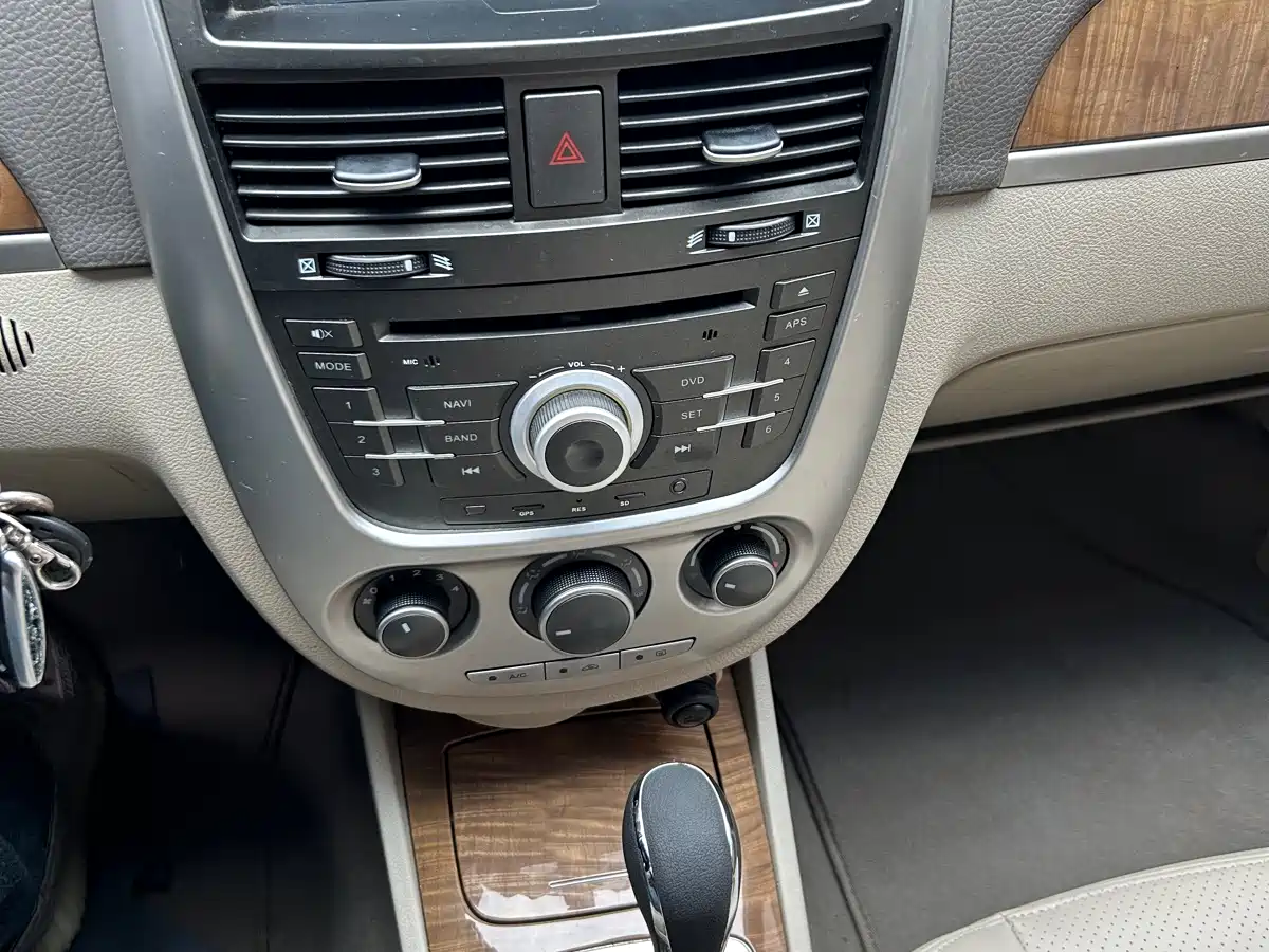 Buick Excelle 2013 1.5L Automatic Exclusive фото 7