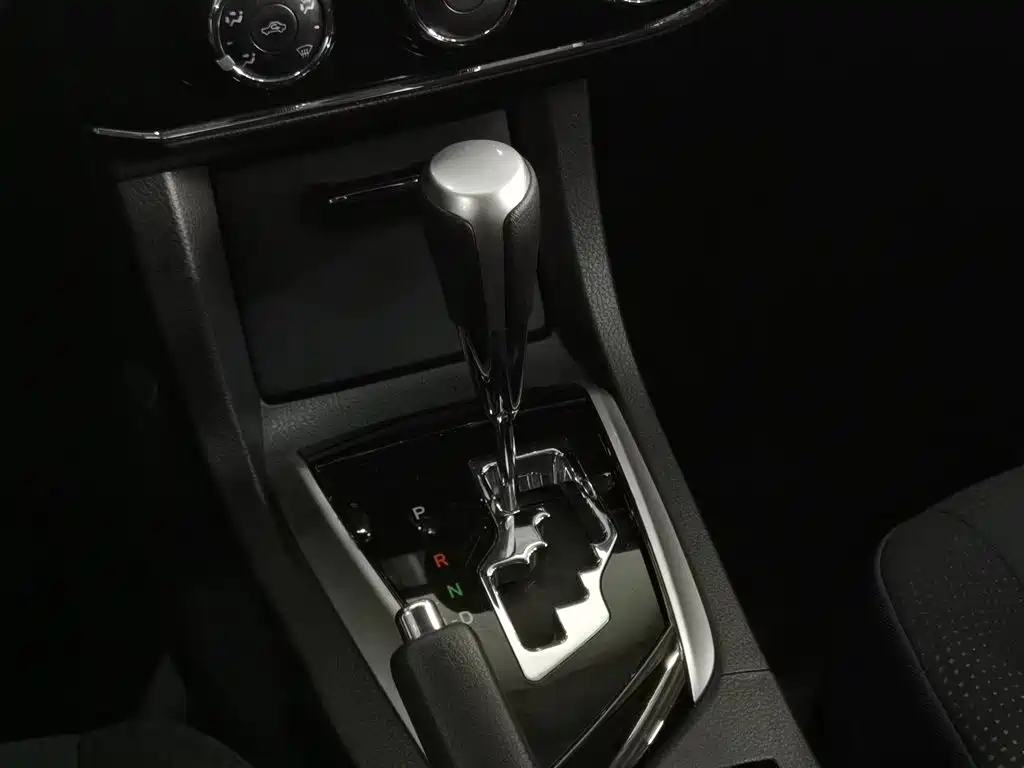 Toyota Corolla 2017 Facelift 1.6L S-CVT GL фото 13