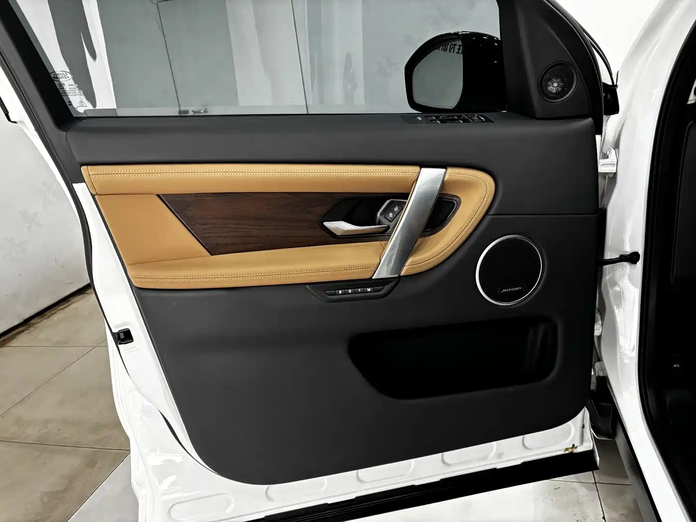 Land Rover Discovery Sport 2025 249PS Performance Tech Edition фото 10