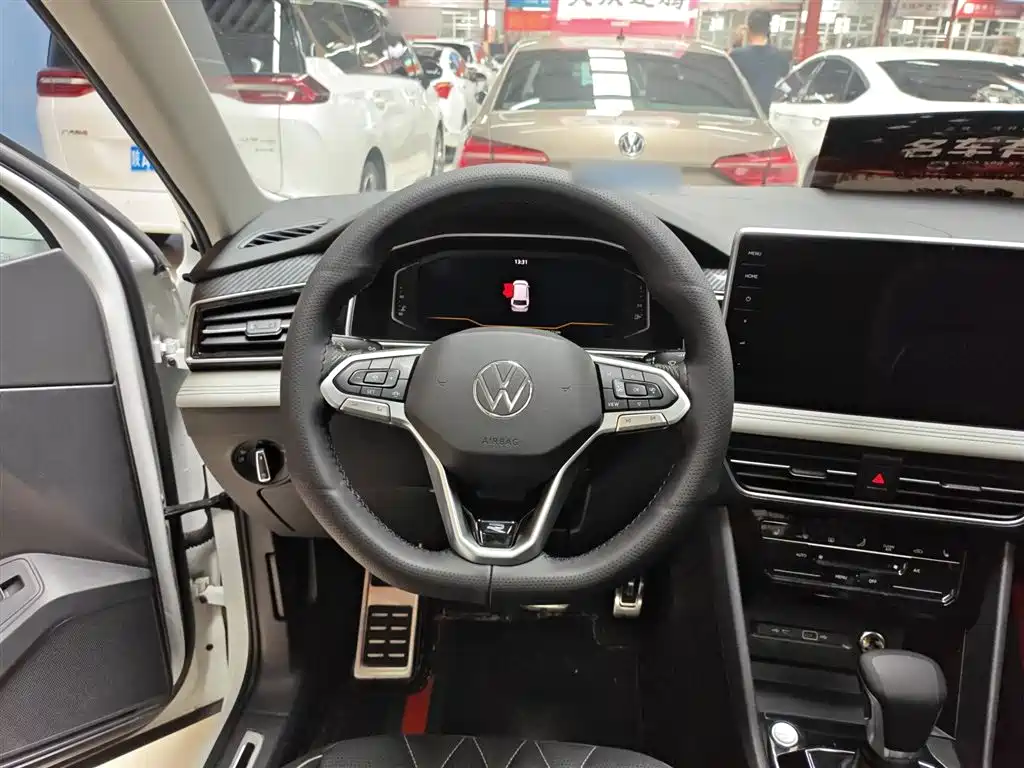 Volkswagen Tiguan L 2024 330TSI Automatic 2WD R-Line Premium Enjoyment Edition фото 5