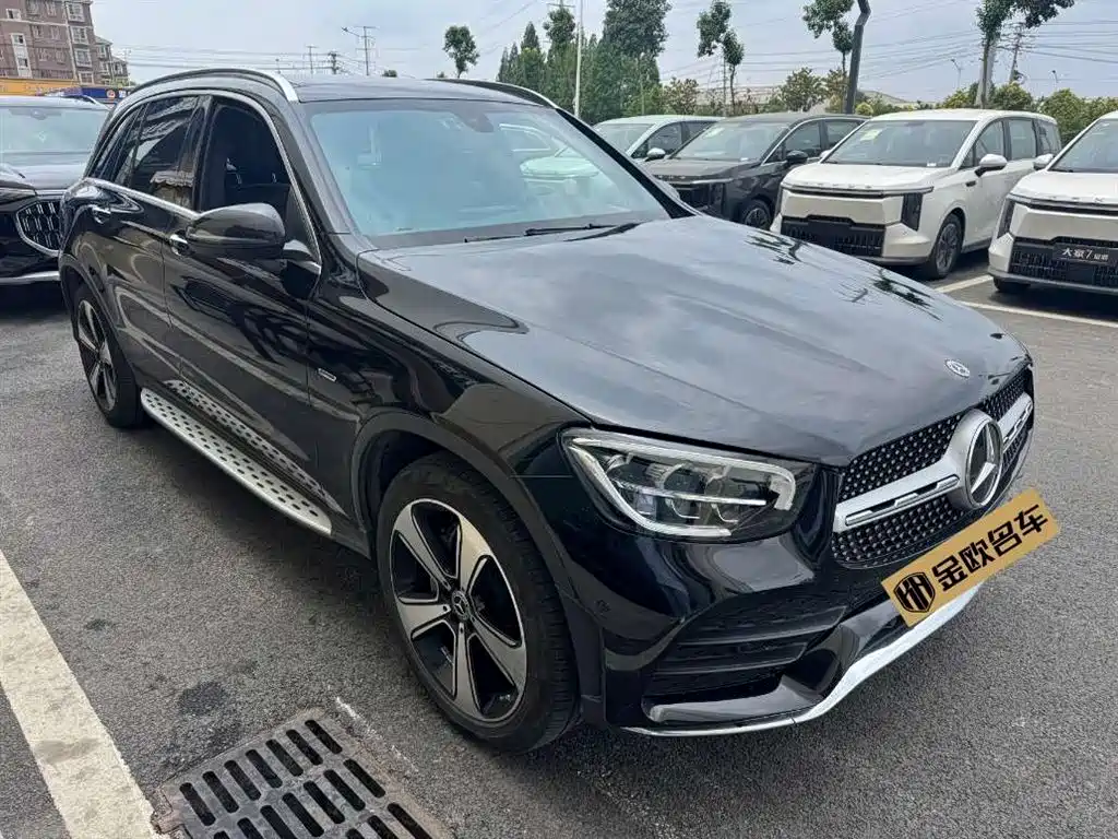 MERCEDES-BENZ GLC