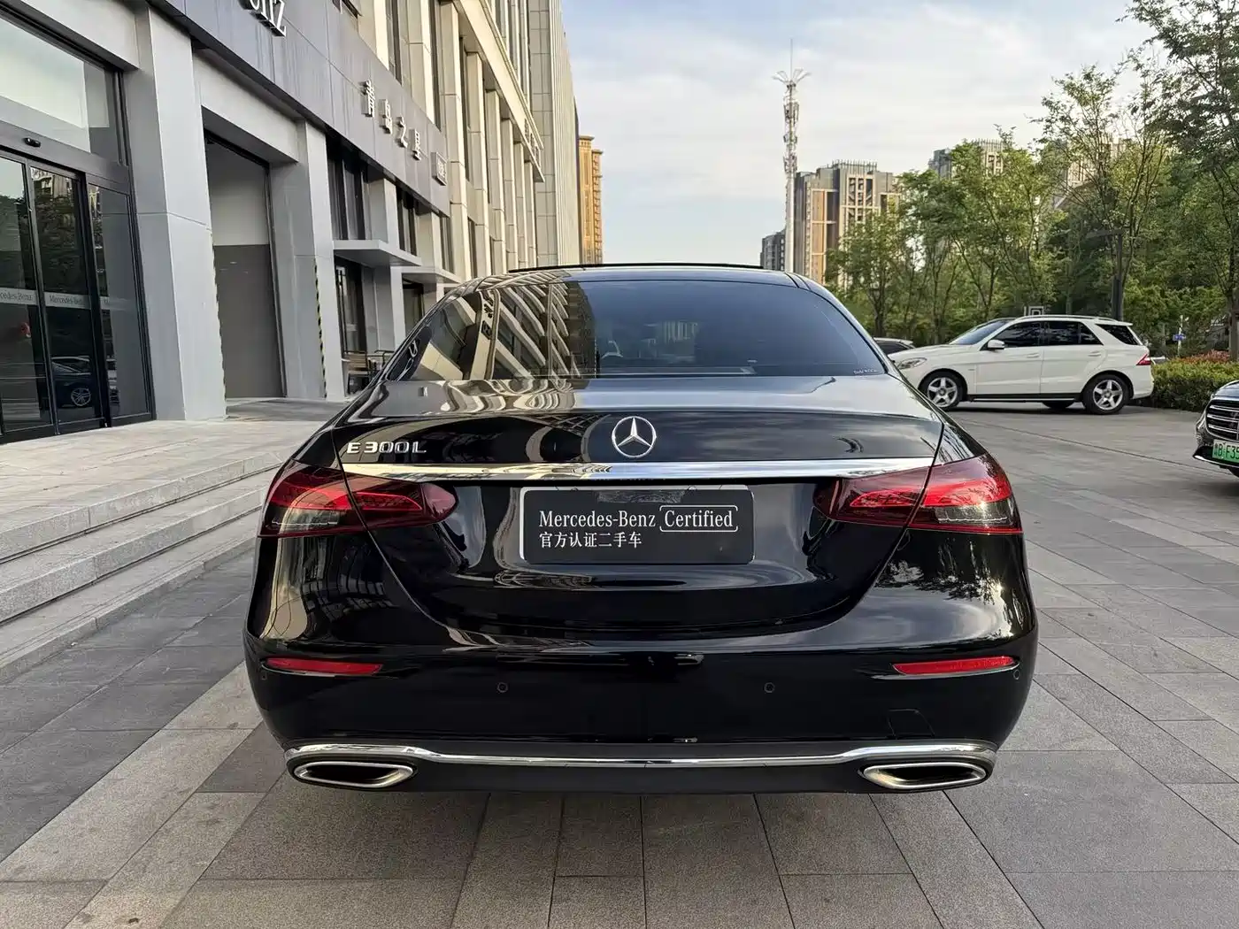 Mercedes-Benz E-Class 2022 E 300 L Fashion фото 10