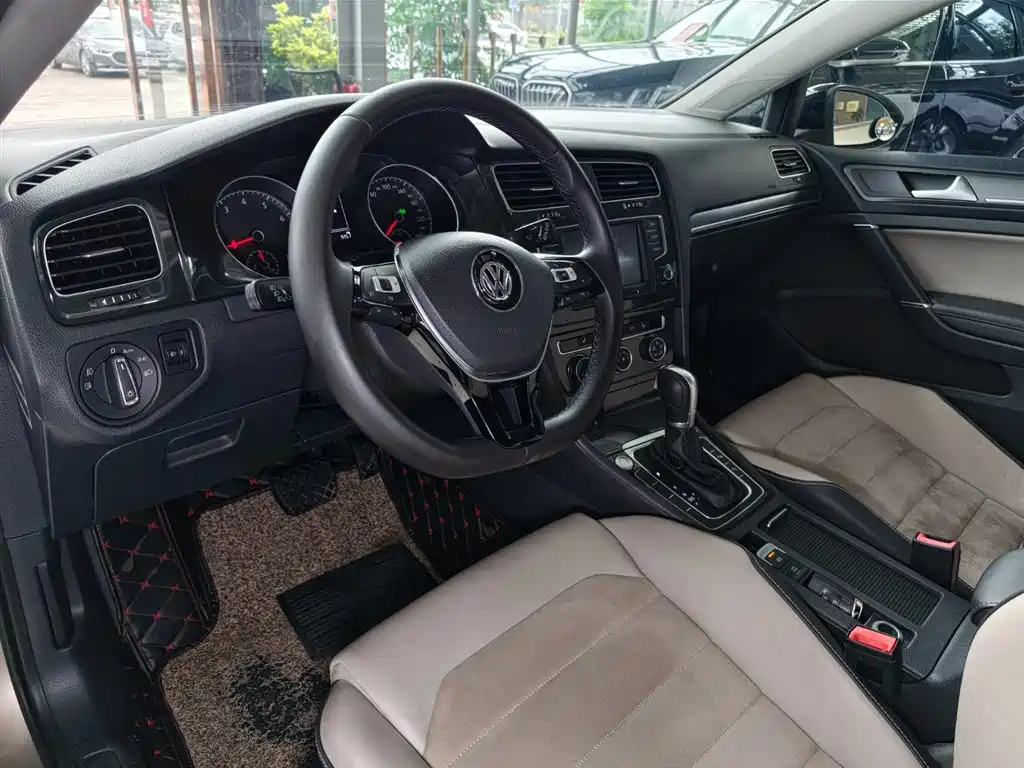 Volkswagen Golf 2017 230TSI Auto Luxury Millionth Anniversary Edition фото 7