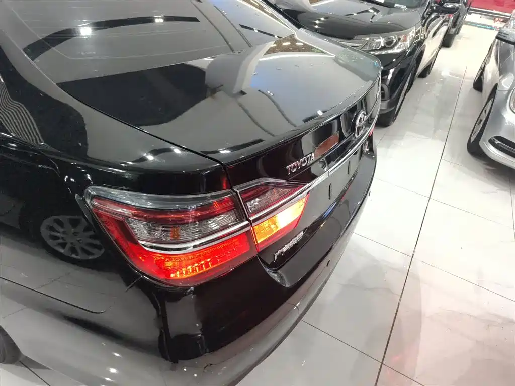 Toyota Camry 2016 2.0G 10th Anniversary Leading Edition фото 4