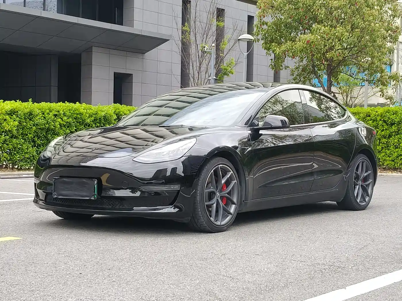 TESLA MODEL 3