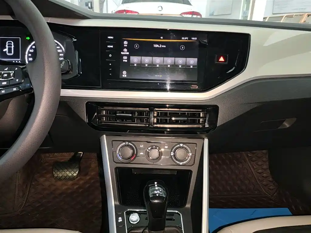 Volkswagen Polo 2021 Plus 1.5L Automatic Colorful Tech Edition фото 13
