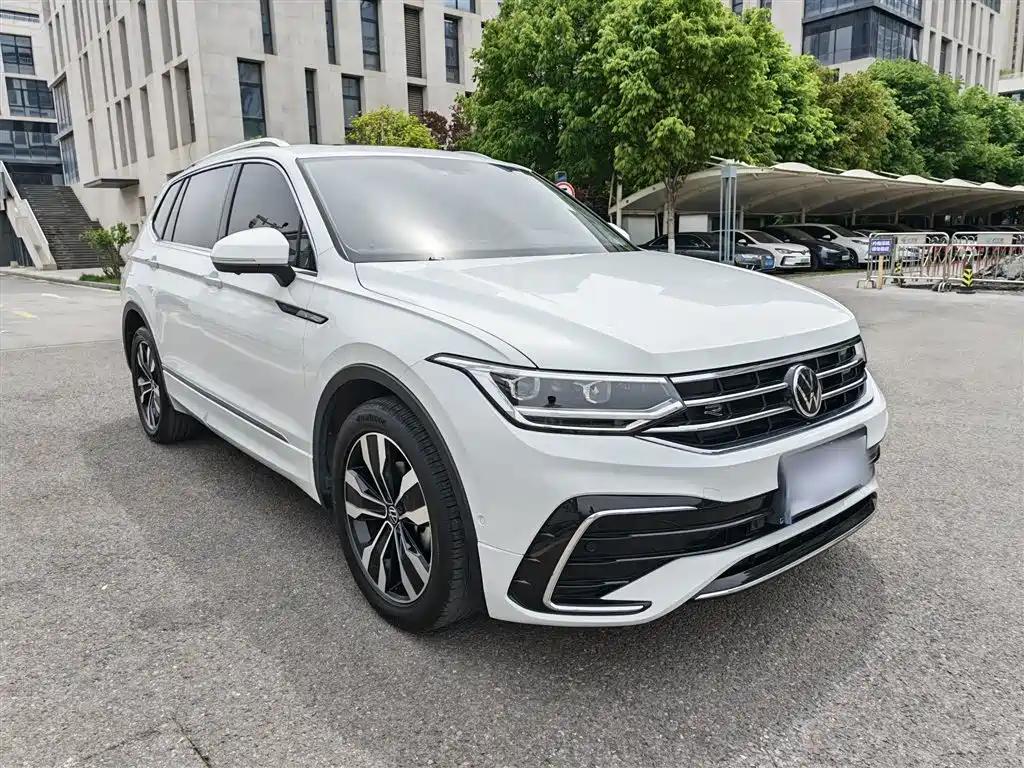 Volkswagen Tiguan L 2024 330TSI Automatic 2WD R-Line Premium Enjoyment Edition фото 8