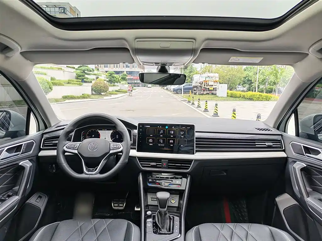 Volkswagen Tiguan L 2024 330TSI Automatic 2WD R-Line Premium Enjoyment Edition фото 17