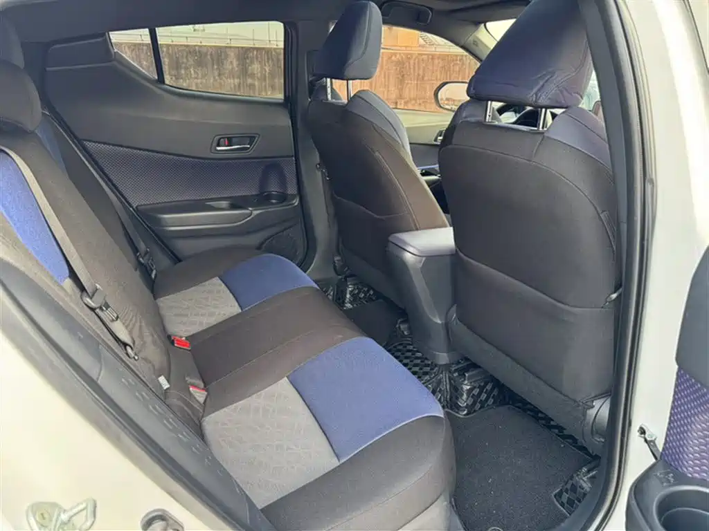Toyota C-HR 2018 2.0L Leading Sunroof Edition V фото 15