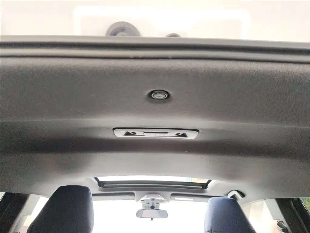 Toyota C-HR 2018 2.0L Leading Sunroof Edition V фото 11