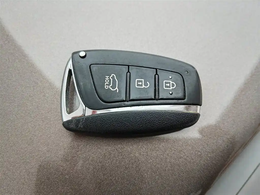 Hyundai Grand Santa Fe 2013 3.0L 7-Seater 4WD Comfort Edition фото 19