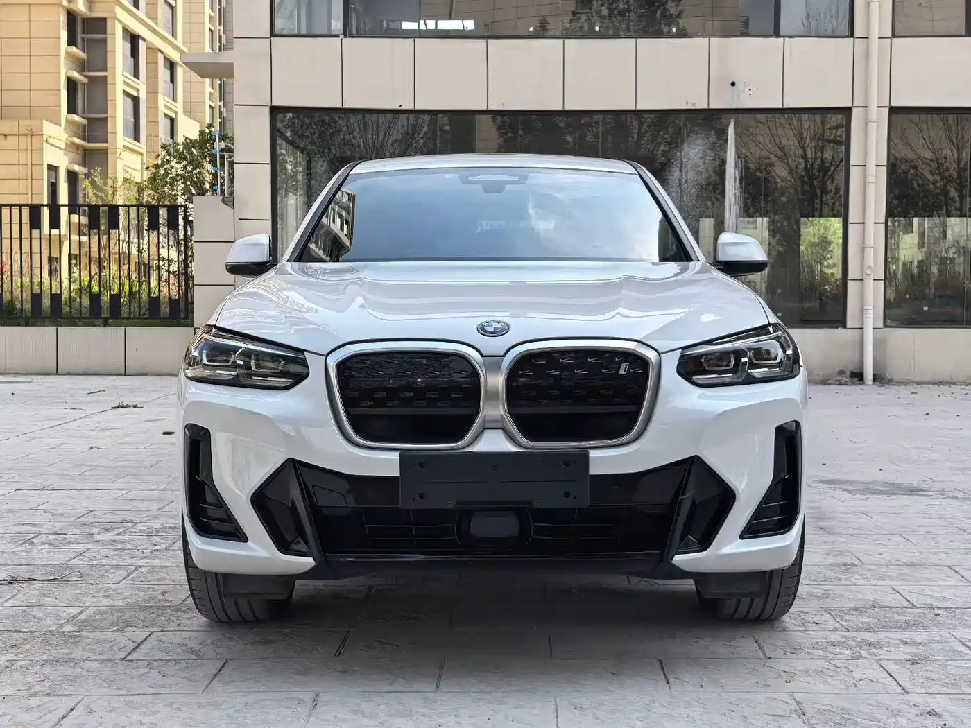 BMW IX3