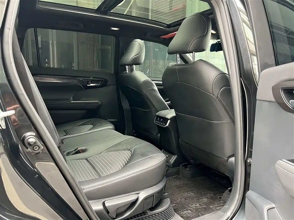 Toyota Crown Kluger 2021 2.5L HEV 4WD Premium фото 11