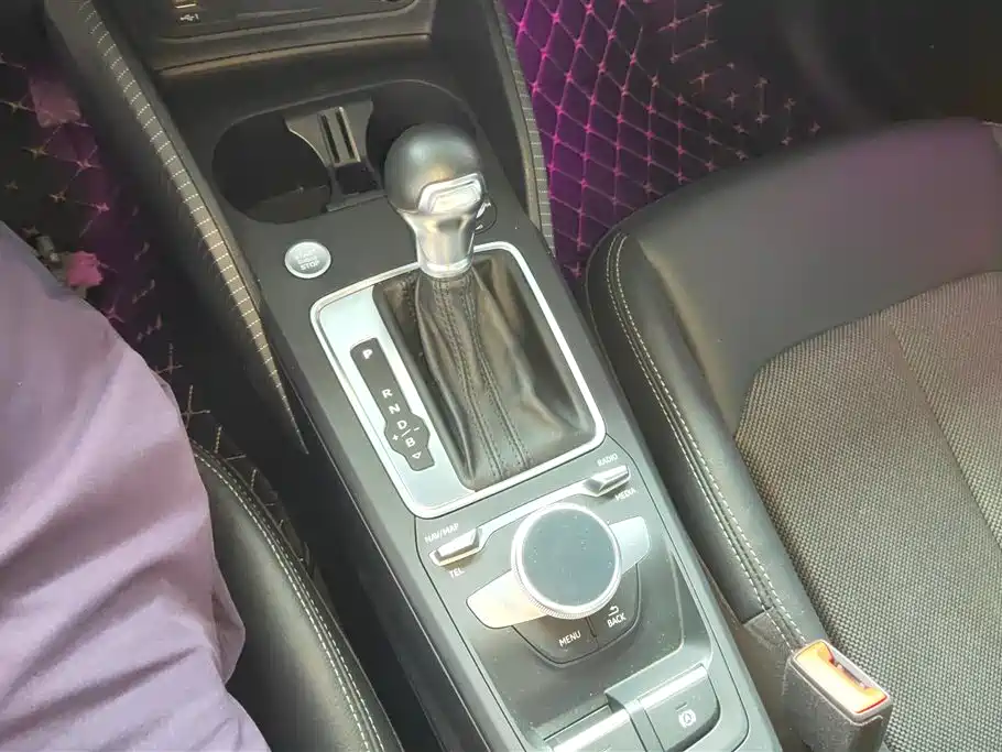AUDI Q2L E-TRON